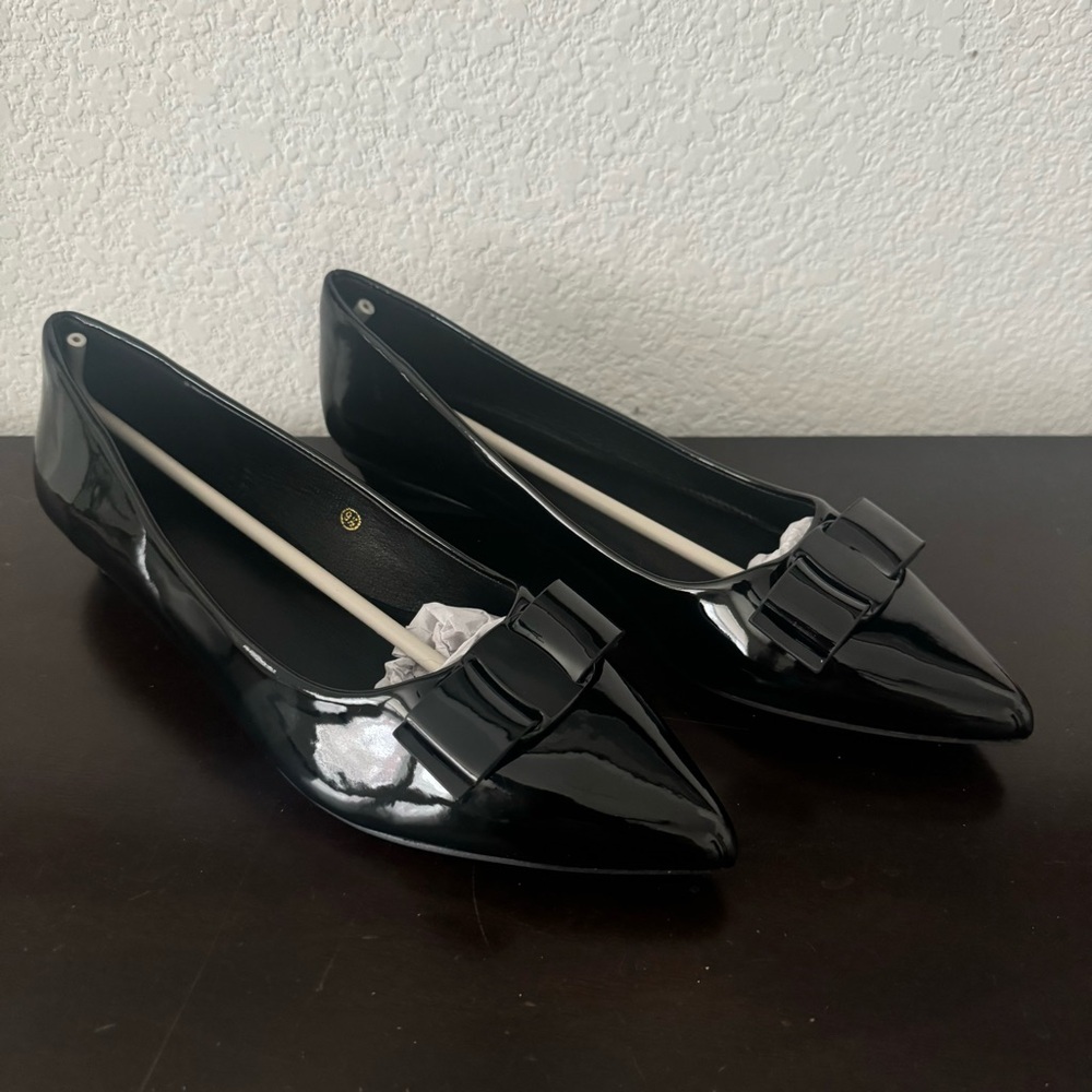 Women’s Vetaste Patent Leather Pointed Ballet Flats with Bow